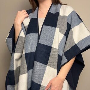 Woolrich One Size Navy and White Fleece Checkered Shawl
